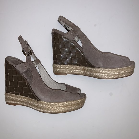 APEPAZZA CARMELA Gray Taupe Suede Slingback Wedge Platform Shoes 6 - Picture 1 of 5